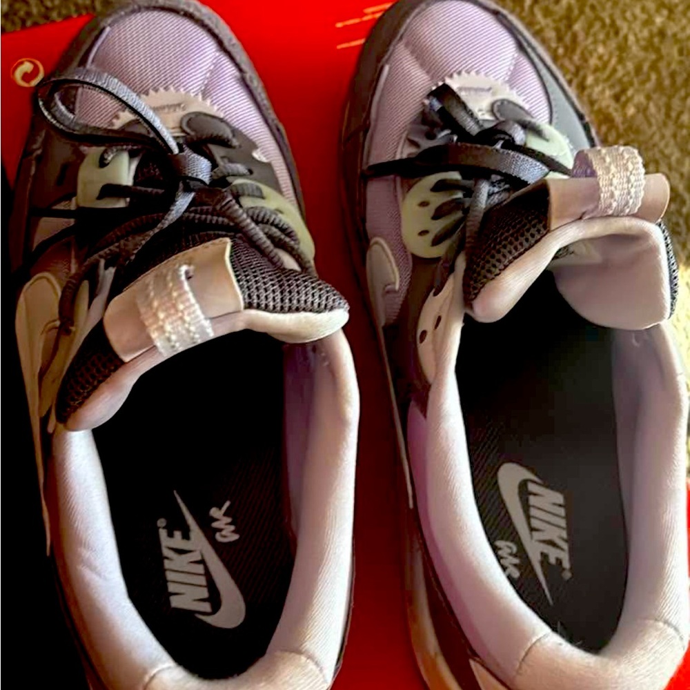 Nike Air Max Size 8 in women’s/ only worn once during try on/ New
